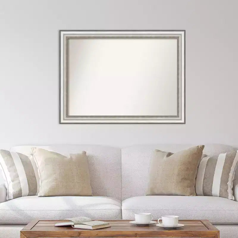 Specchio da parete 43"x32", cornice argento spazzolato con motivo a puntini in rilievo