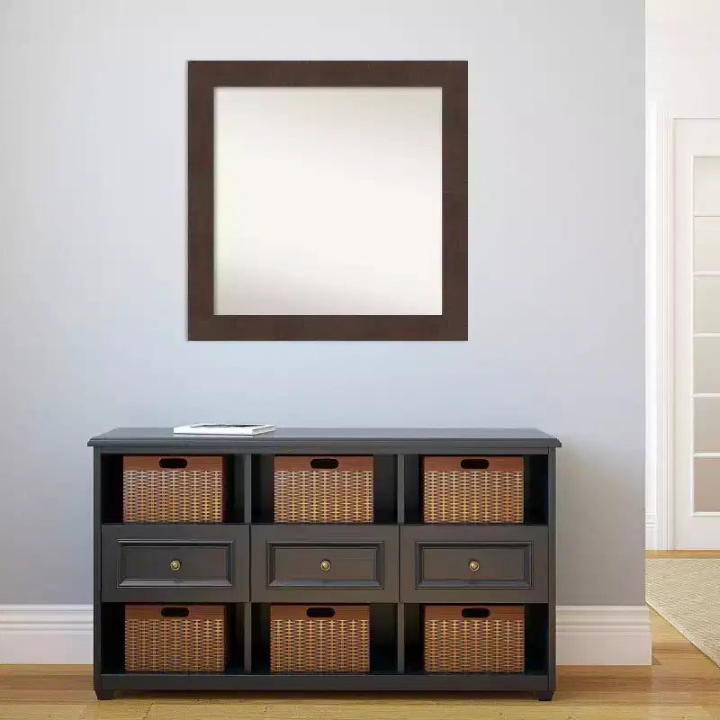 Specchio quadrato da parete per bagno 80x80 cm, cornice in legno noce scuro con venature effetto invecchiato