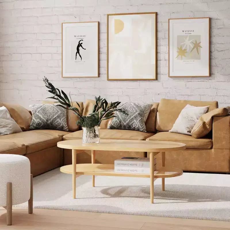Tavolino da caffè ovale da 46", pino caldo/gomma e piano inferiore con dettagli in rattan, gambe affusolate