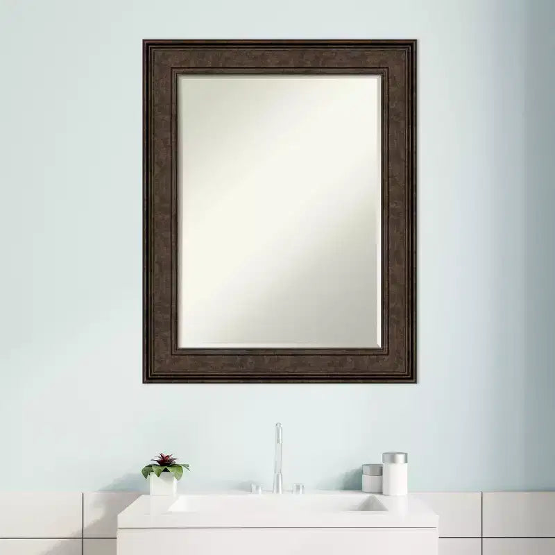 Specchio da parete per bagno Petite Bevel, cornice nera con bordi interni ed esterni rialzati