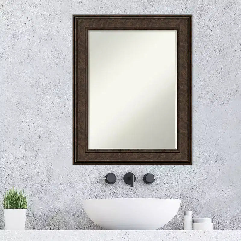 Specchio da parete per bagno Petite Bevel, cornice nera con bordi interni ed esterni rialzati