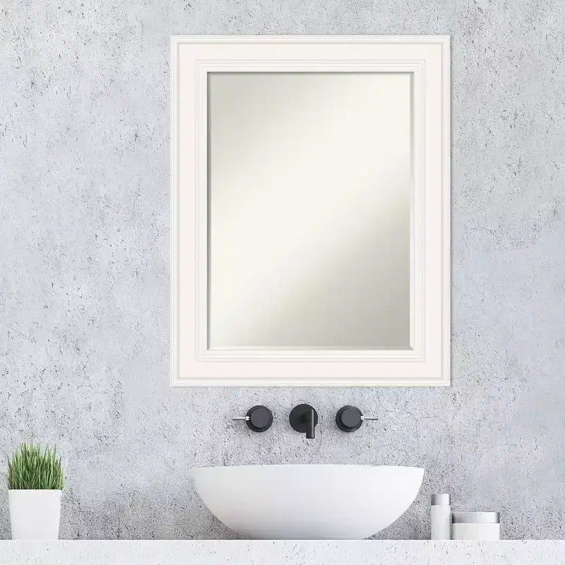 Specchio da parete per bagno Petite Bevel, cornice nera con bordi interni ed esterni rialzati