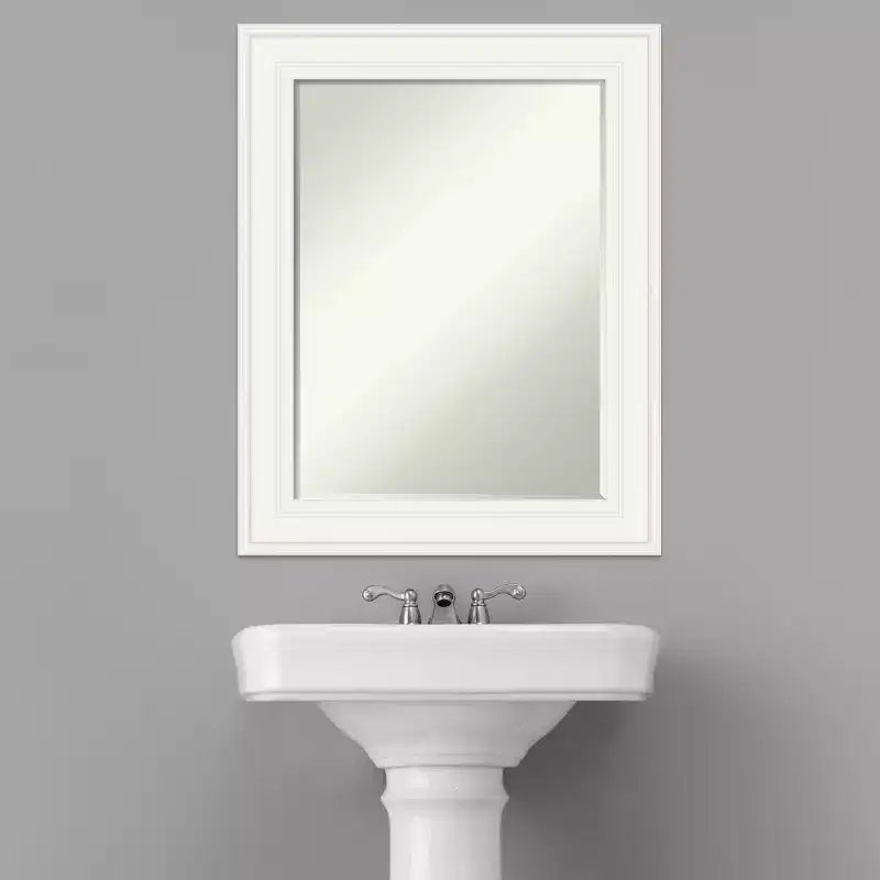 Specchio da parete per bagno Petite Bevel, cornice nera con bordi interni ed esterni rialzati