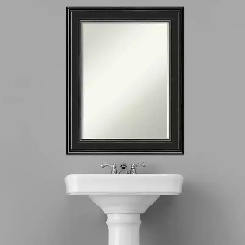 Specchio da parete per bagno Petite Bevel, cornice nera con bordi interni ed esterni rialzati
