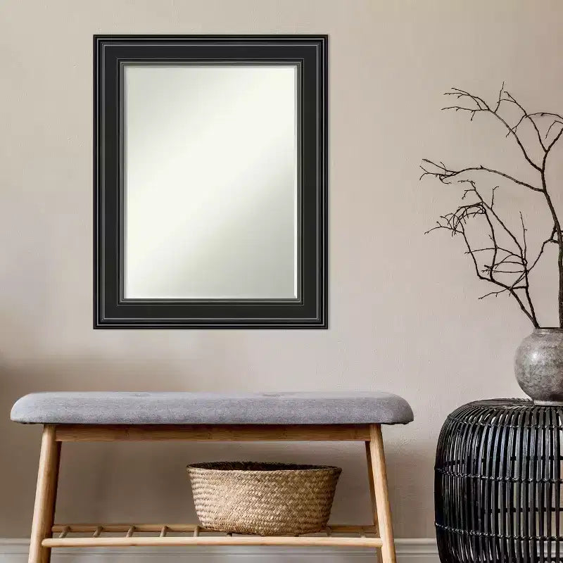 Specchio da parete per bagno Petite Bevel, cornice nera con bordi interni ed esterni rialzati